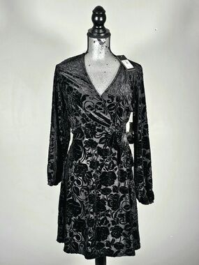 NWT Mexx Black Floral Velvet Wrap Dress
